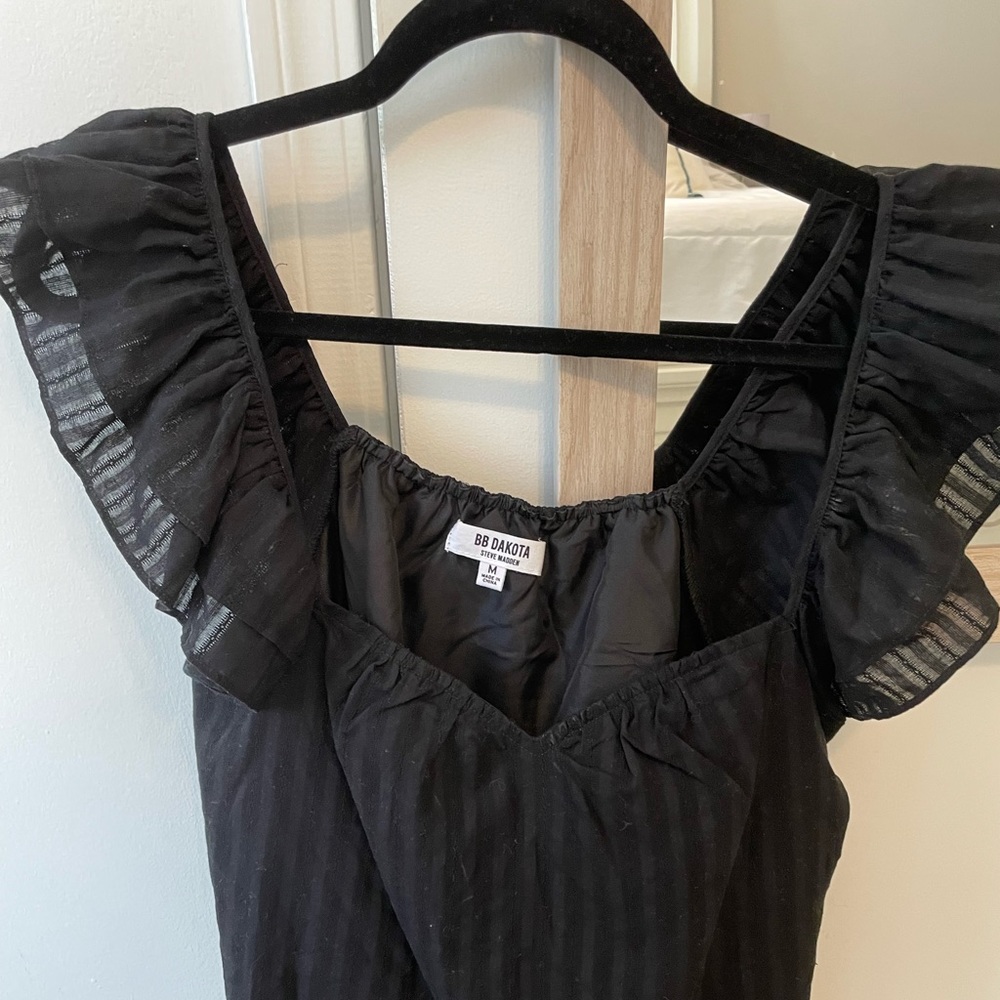BB Dakota black cropped sweet heart neck top